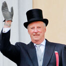 King Harald greets the Chidren's Parade from the Palace Balcony (Photo: Fredrik Varfjell / NTB scanpix)
